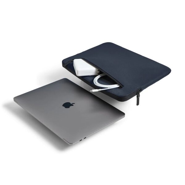 Incase Compact laptop Sleeve - Navy With Laptop